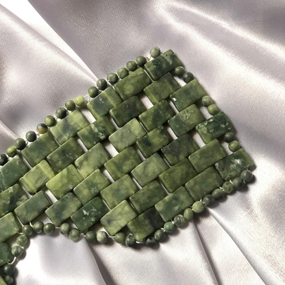 Cooling jade eye mask for relaxed and soothing eyes